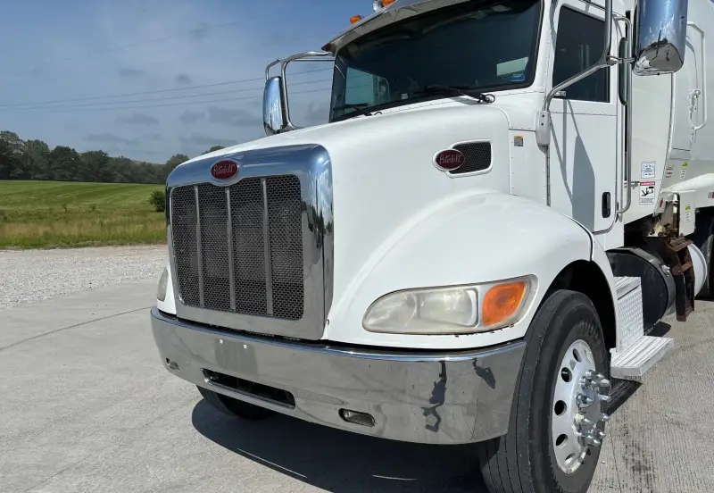 2018 Peterbilt 337 photo 12