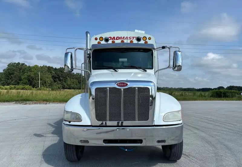 2018 Peterbilt 337 photo 2