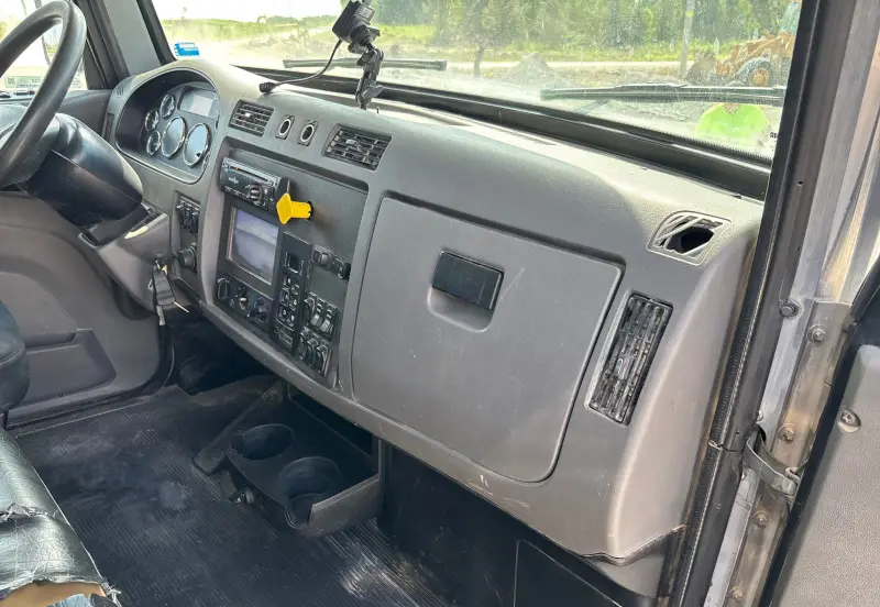 2018 Peterbilt 337 photo 86