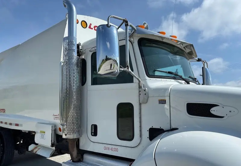 2018 Peterbilt 337 photo 15