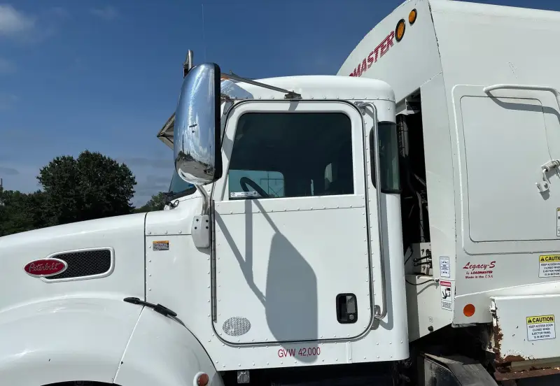 2018 Peterbilt 337 photo 10