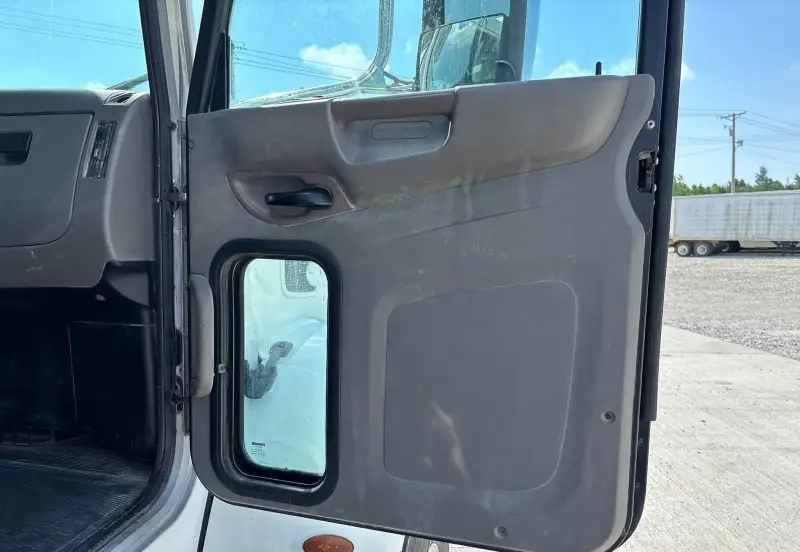 2018 Peterbilt 337 photo 81