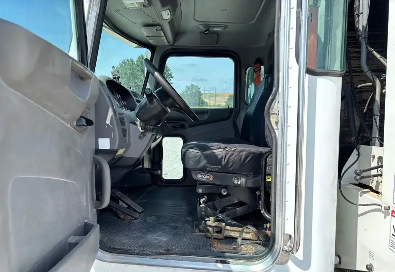2018 Peterbilt 337 photo 64