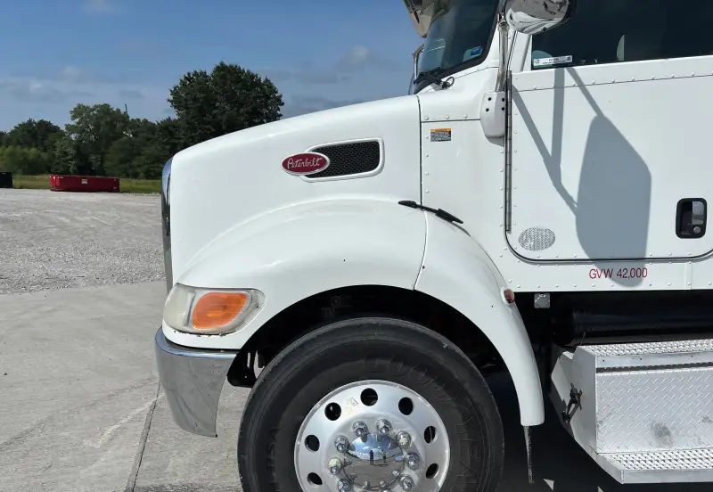 2018 Peterbilt 337 photo 11