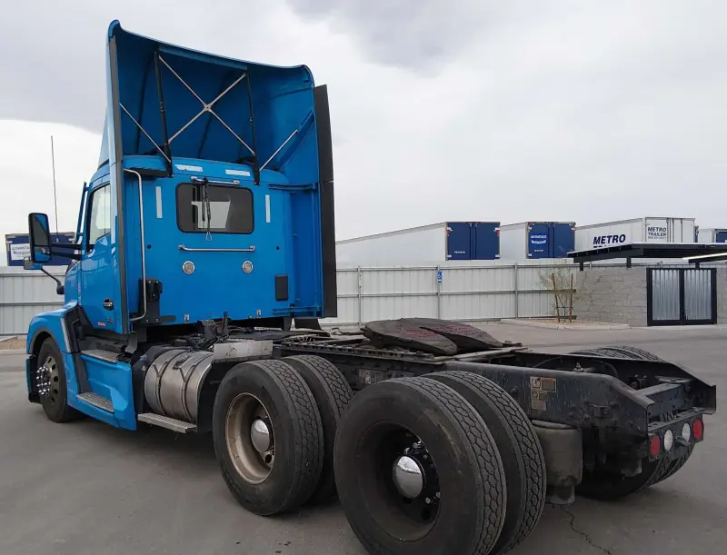 2023 Kenworth T680 photo 8