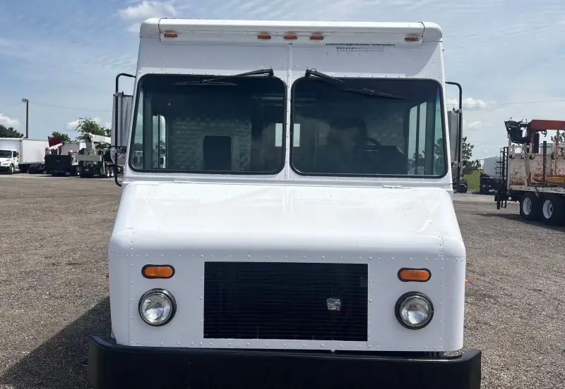 2005 Freightliner MT45 photo 2