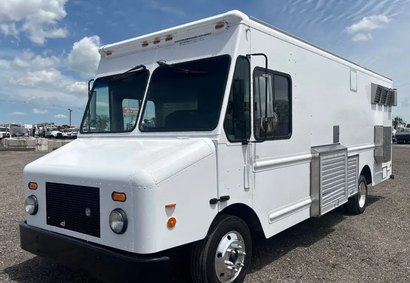 2005 Freightliner MT45 photo 1
