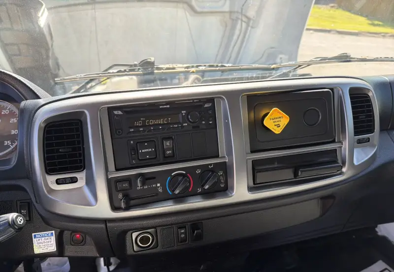 2020 Hino 268A photo 38