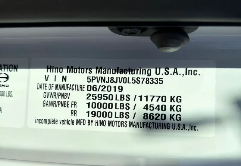 2020 Hino 268A photo 60