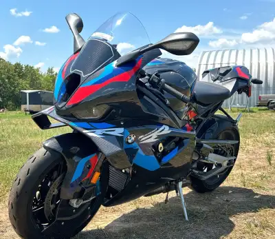 2024 BMW M1000