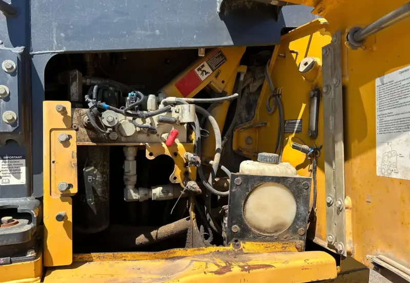 2012 John Deere 850K WLT photo 25