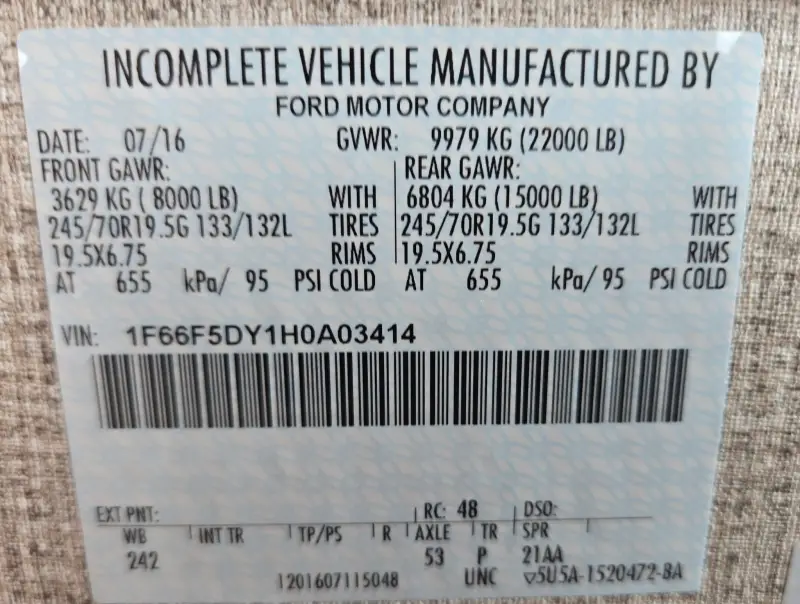 2017 Thor Motor Coach Stripped photo 122