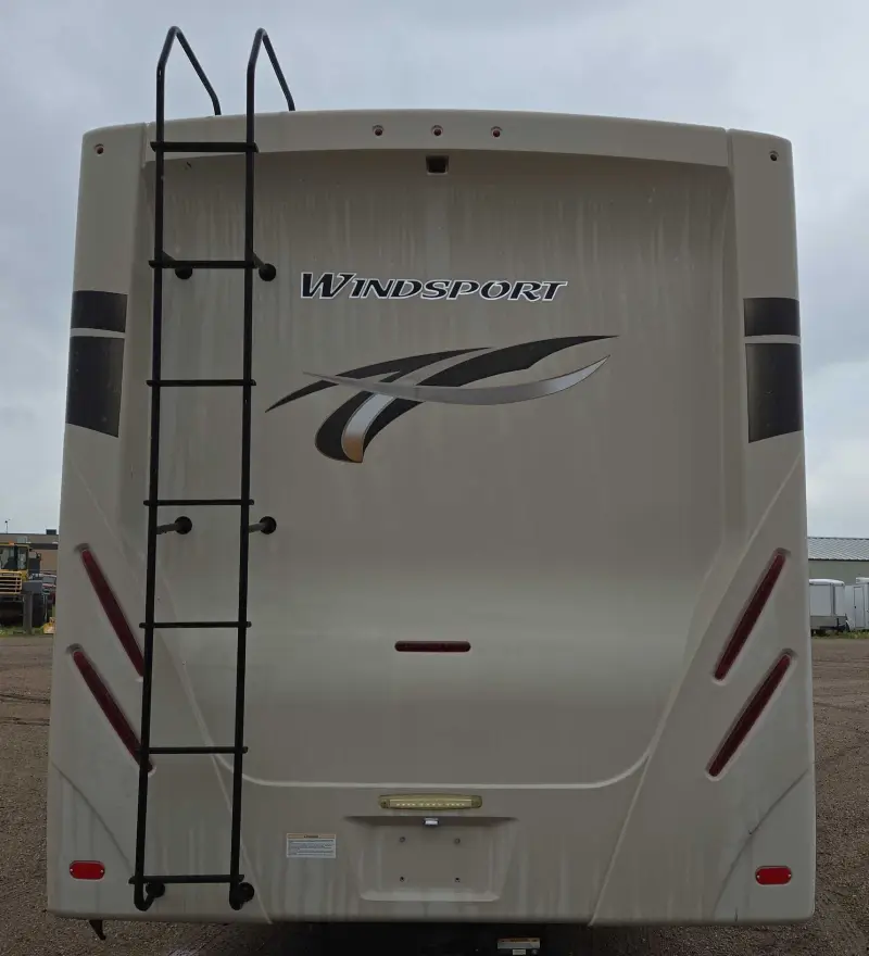 2017 Thor Motor Coach Stripped photo 6
