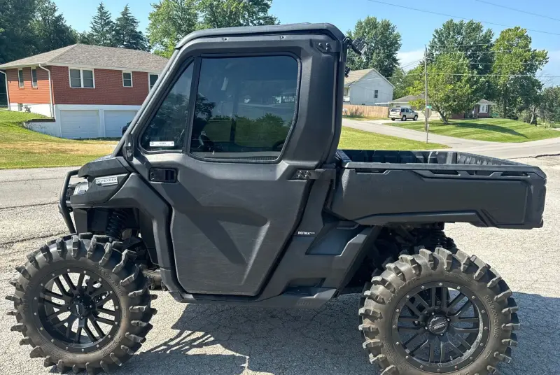 2019 Can-Am Defender photo 8
