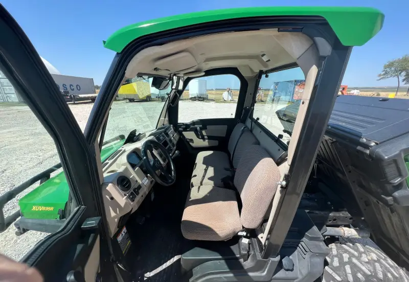 2021 John Deere XUV835R photo 14