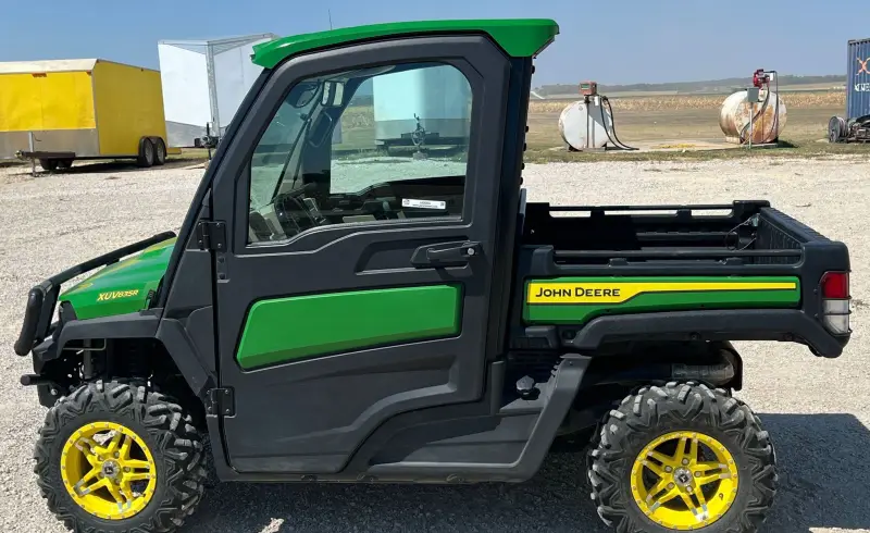 2021 John Deere XUV835R photo 8
