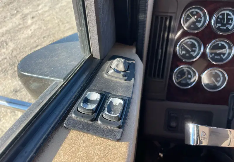 2016 Freightliner Coronado photo 36