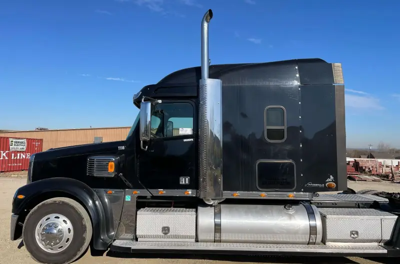 2016 Freightliner Coronado photo 9