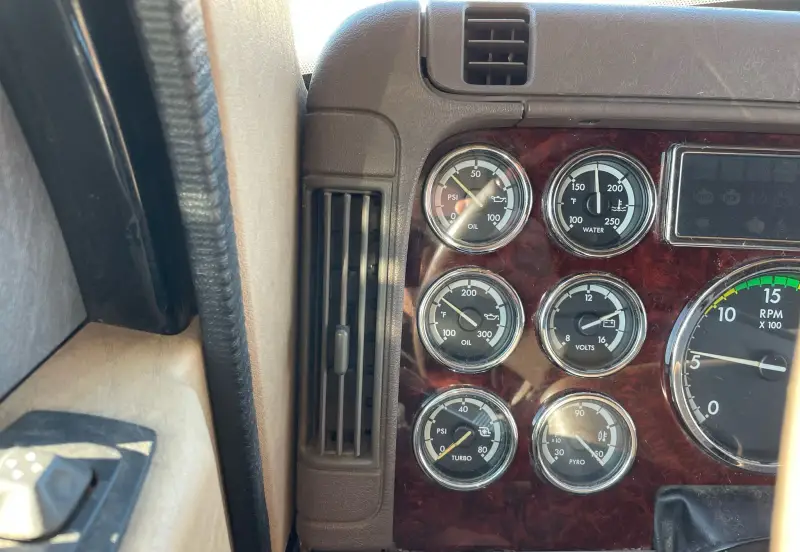2016 Freightliner Coronado photo 37