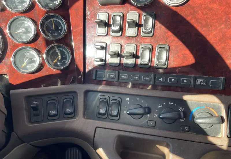 2016 Freightliner Coronado photo 39