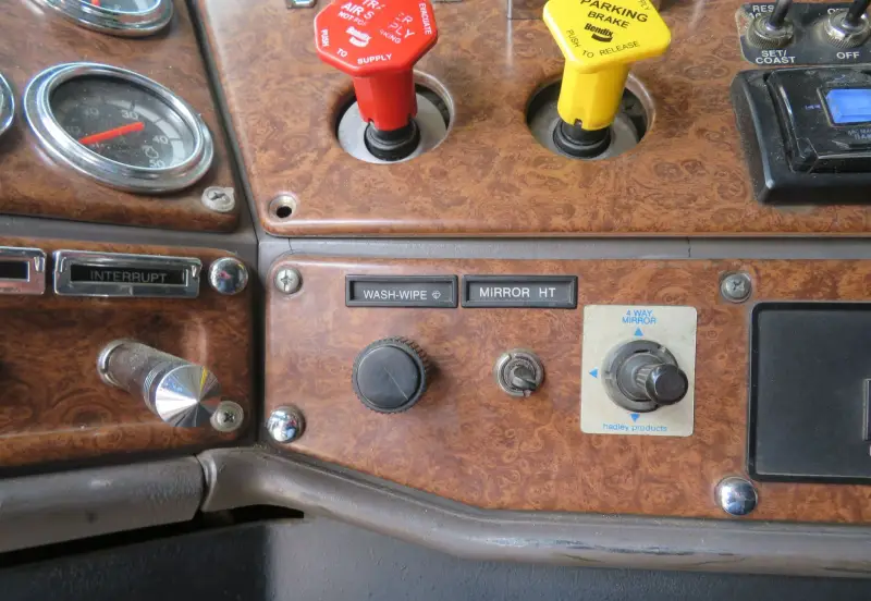 2004 Freightliner Classic 120 photo 33