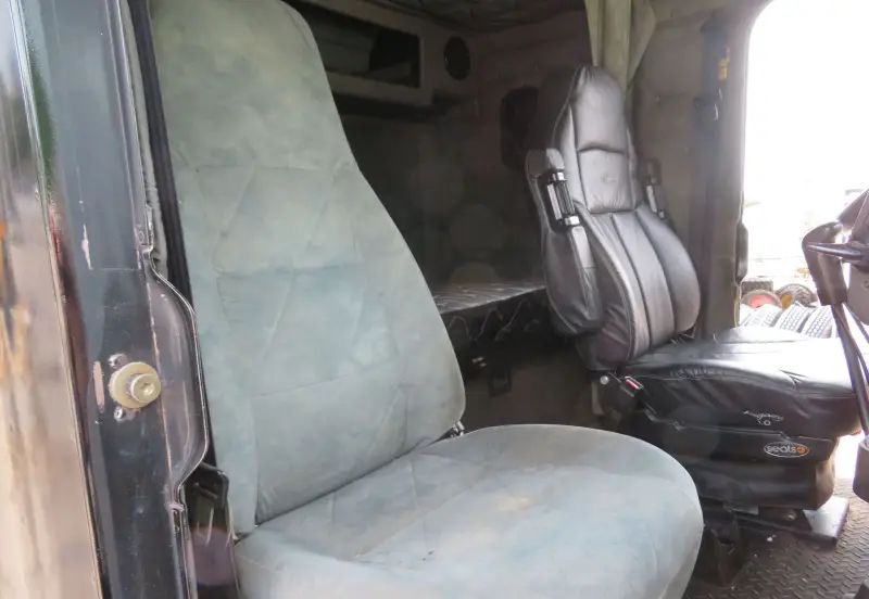 2004 Freightliner Classic 120 photo 40