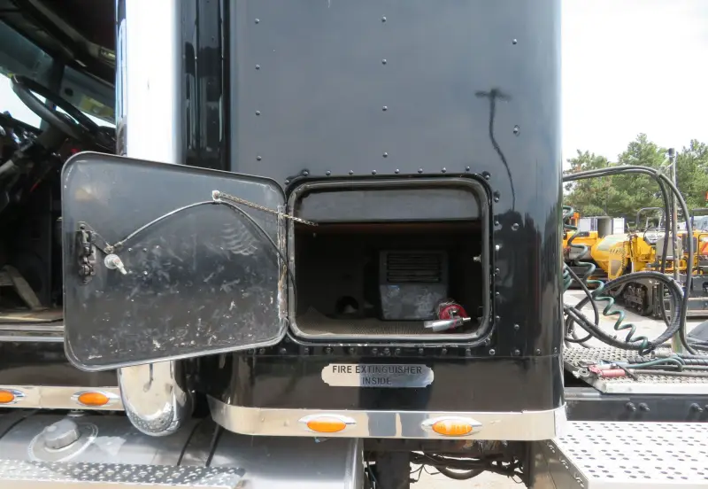 2004 Freightliner Classic 120 photo 53