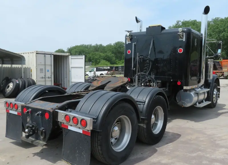 2004 Freightliner Classic 120 photo 5