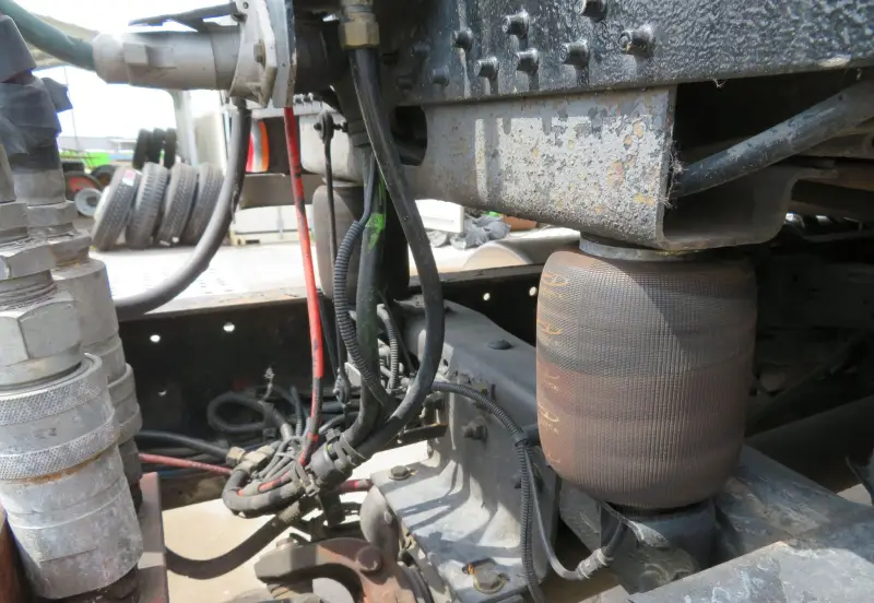 2004 Freightliner Classic 120 photo 11