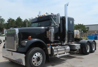 2004 Freightliner Classic 120