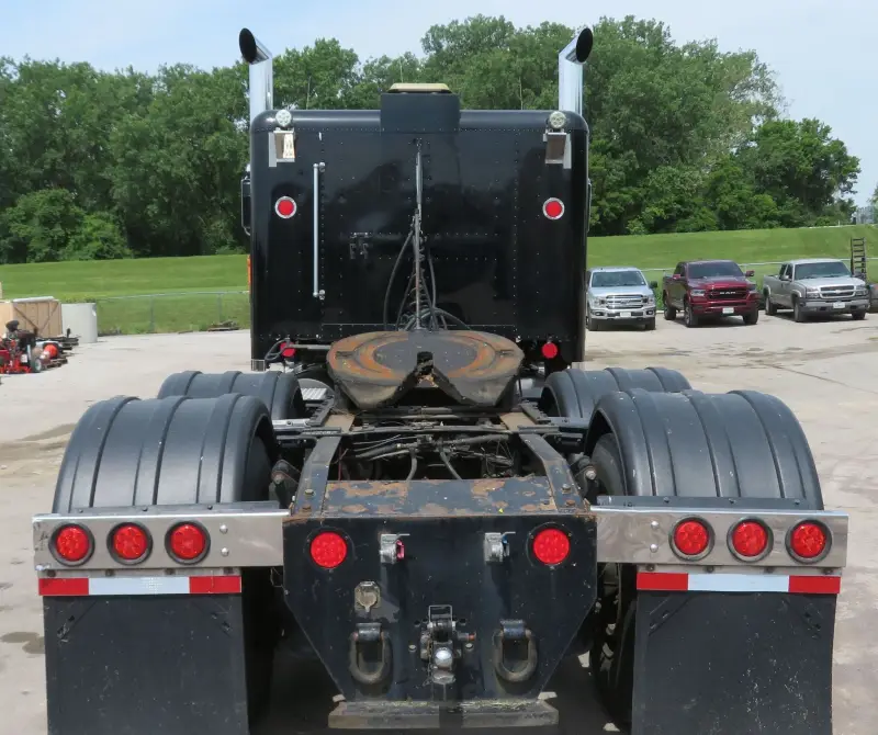 2004 Freightliner Classic 120 photo 6