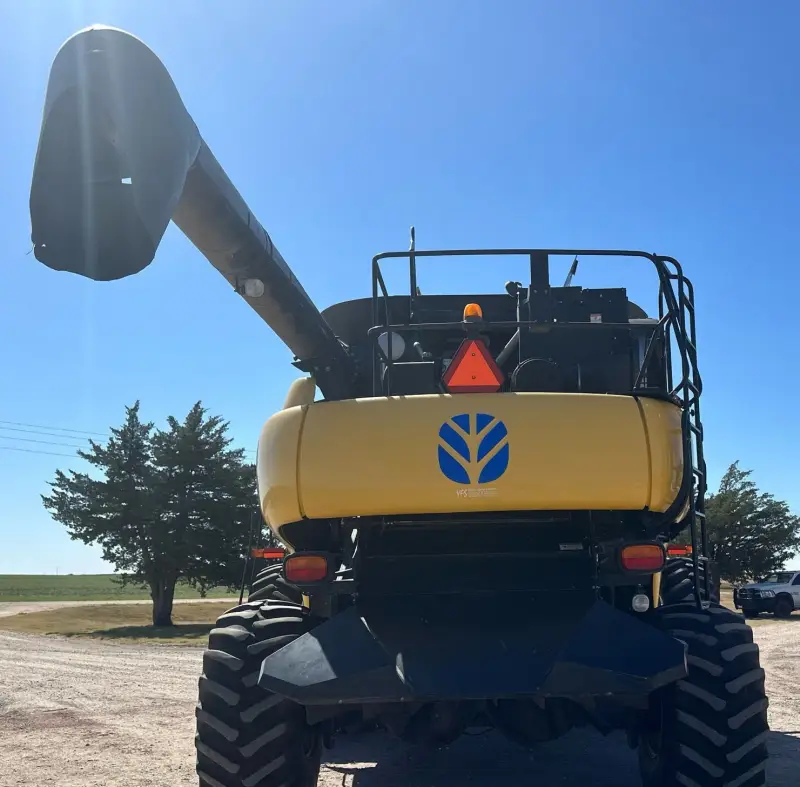 2010 New Holland CR9060 photo 6