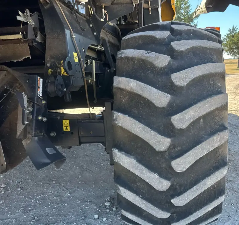 2010 New Holland CR9060 photo 92