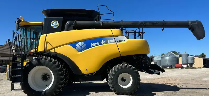 2010 New Holland CR9060 photo 8