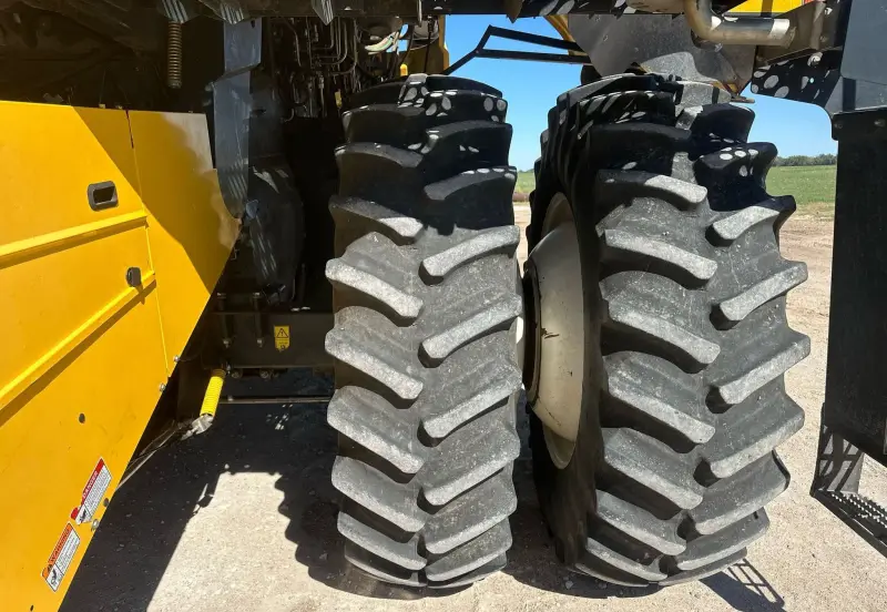 2010 New Holland CR9060 photo 96