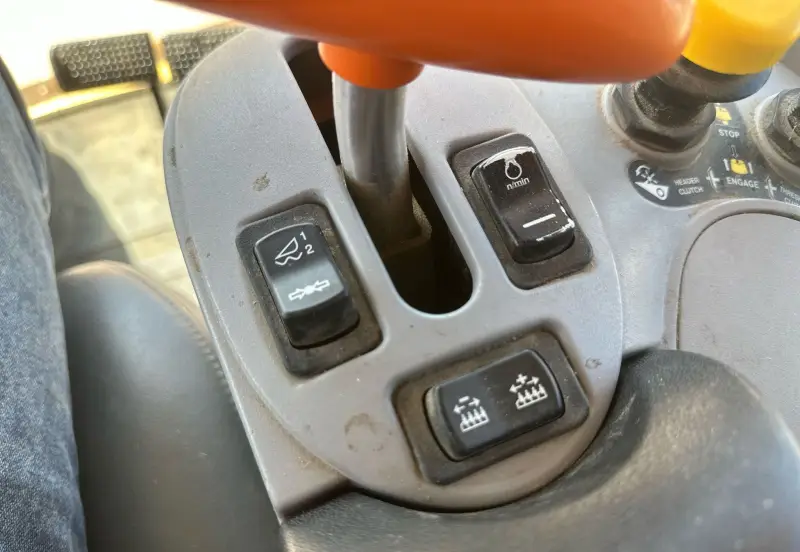 2010 New Holland CR9060 photo 16
