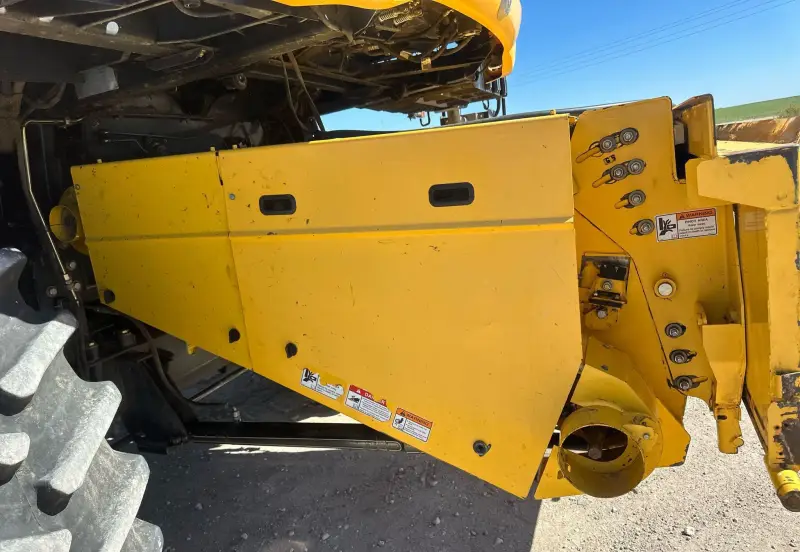 2010 New Holland CR9060 photo 60