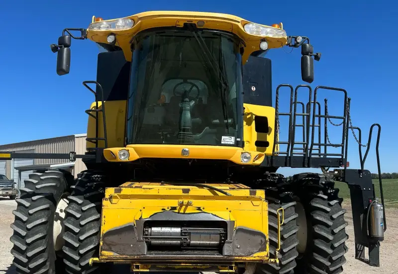 2010 New Holland CR9060 photo 2