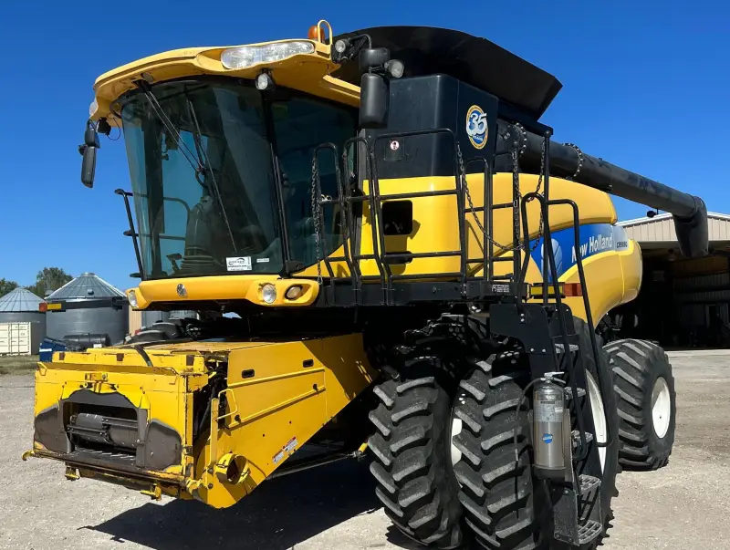 2010 New Holland CR9060 photo 1