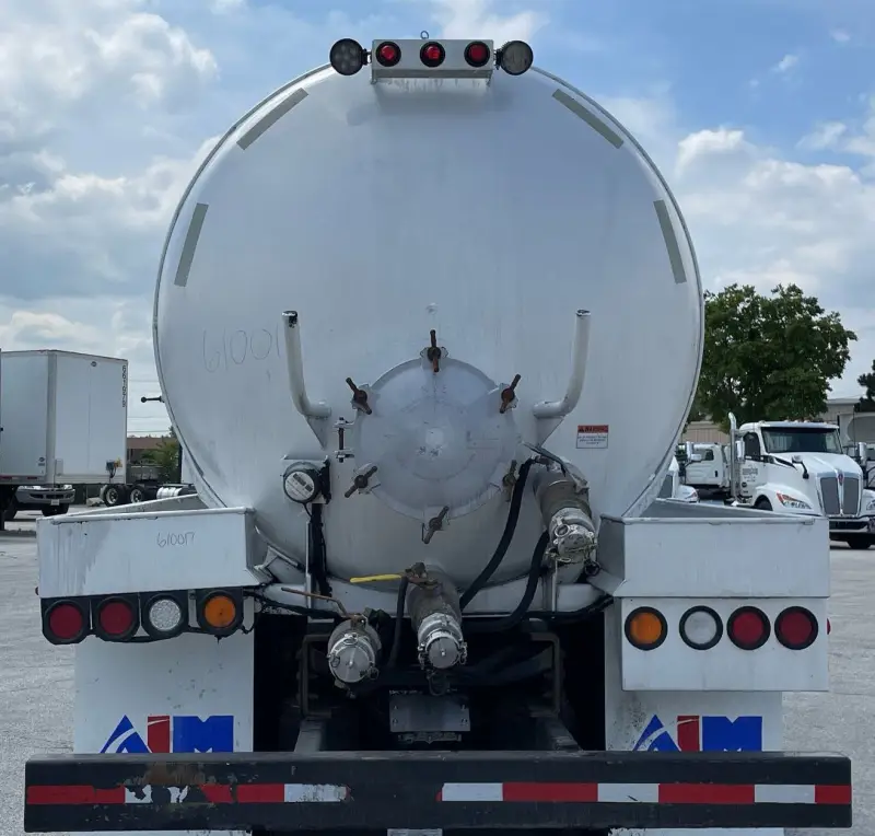 2016 International WorkStar 7600 photo 6