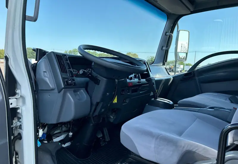 2019 Isuzu NPR HD photo 32