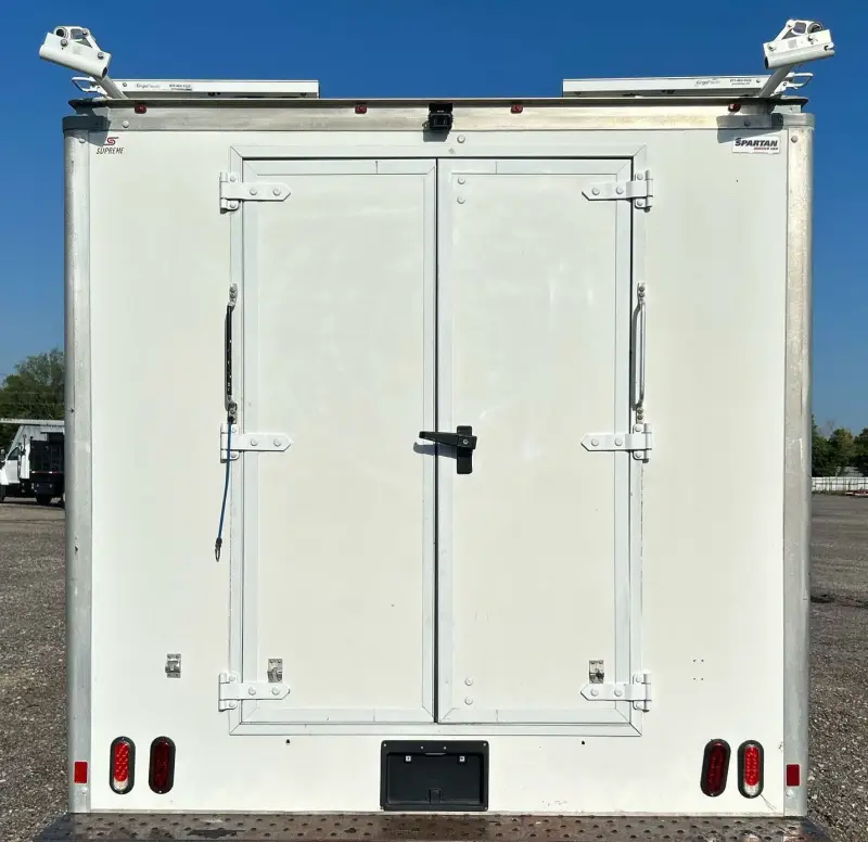 2019 Isuzu NPR HD photo 13
