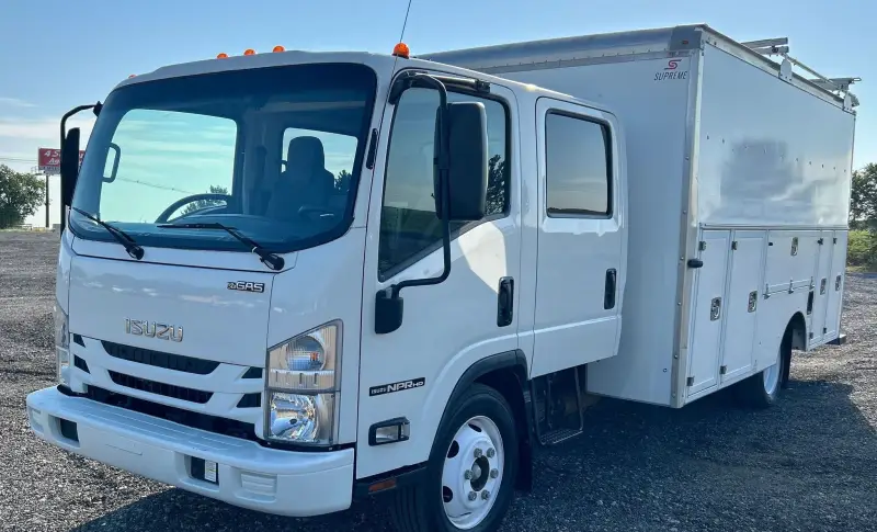 2019 Isuzu NPR HD photo 1