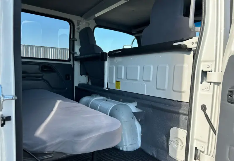 2019 Isuzu NPR HD photo 47
