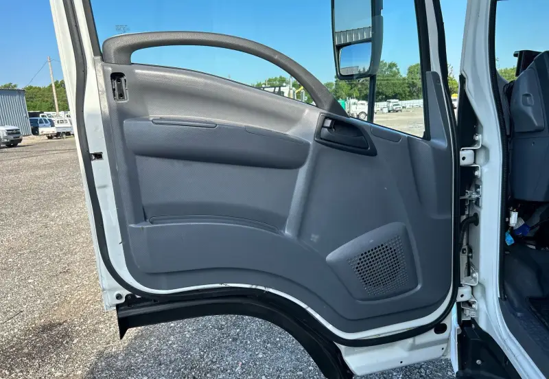 2019 Isuzu NPR HD photo 29