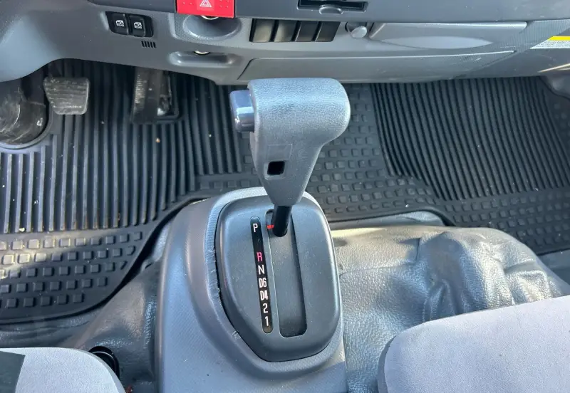 2019 Isuzu NPR HD photo 40