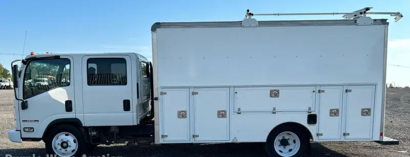 2019 Isuzu NPR HD photo 9