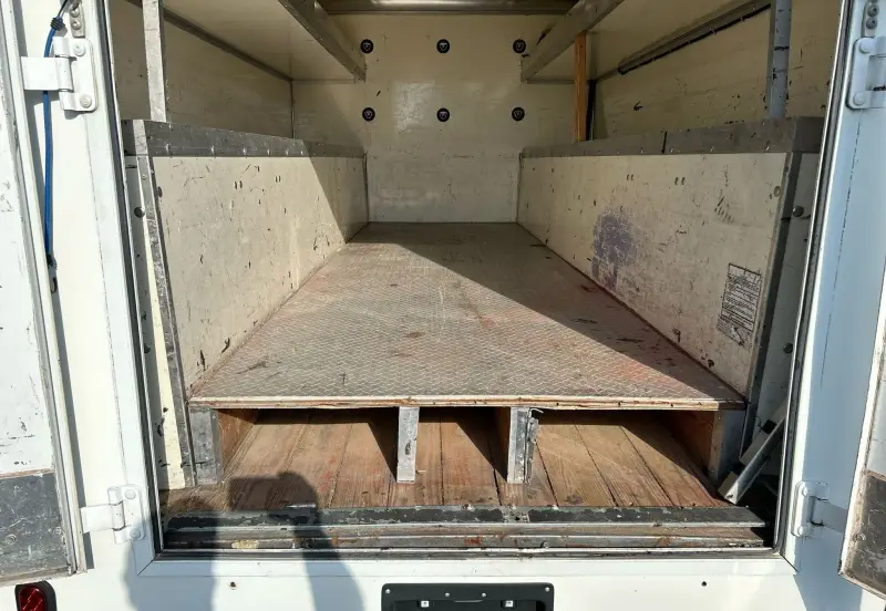 2019 Isuzu NPR HD photo 16