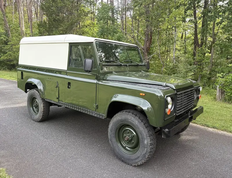 1990 Land Rover Defender 110 V8 photo 11