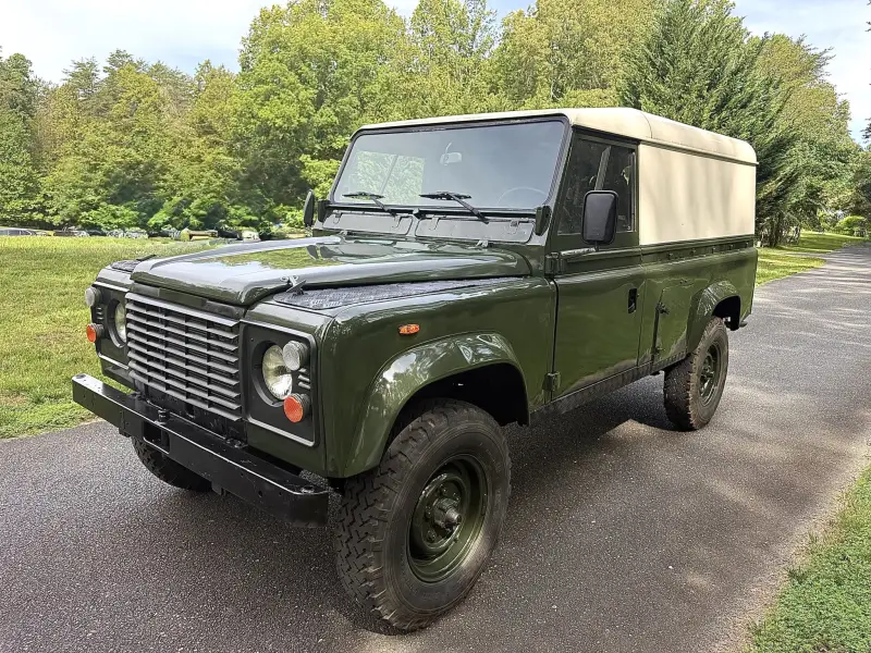 1990 Land Rover Defender 110 V8 photo 1